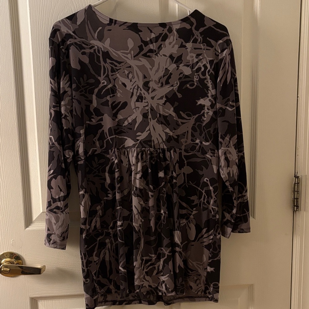 Elegant Black and Gray Women's Top - Picture 2 of 4